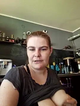 GoldenWifee's Live Chat Room