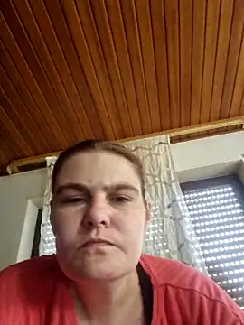 Živá chatovací místnost GoldenWifee