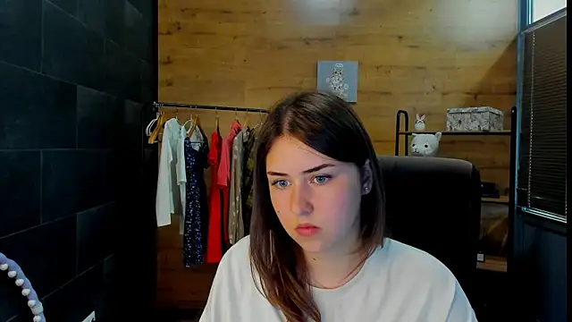 Živá chatovací místnost PaulineeJones