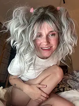 yourgirlfriday Live chatroom