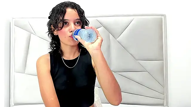 Fernanda_xxx – Naživo chatovacia miestnosť