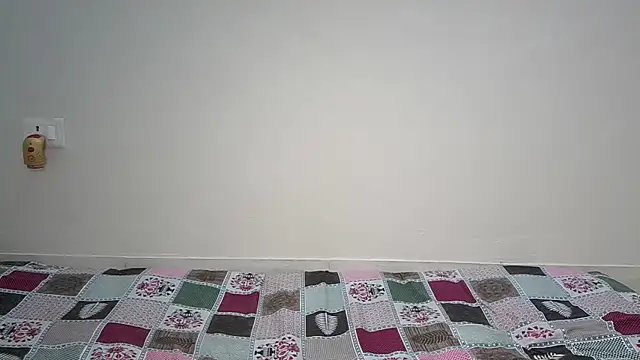 חדר צ'אט בשידור חי של Angel_shy_