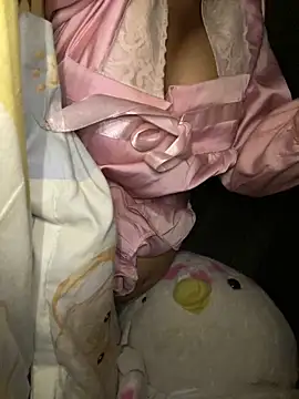 Toiyeuanh Adlı Modelin Canlı Sohbet Odası