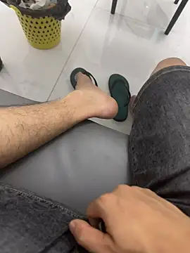 חדר צ'אט בשידור חי של qiqi_aiwan