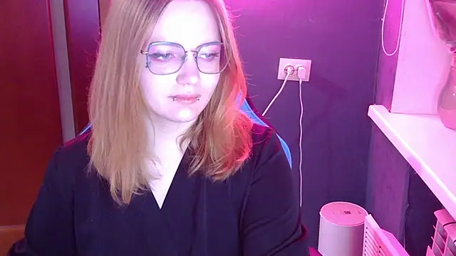 חדר צ'אט בשידור חי של EnsuingPetal