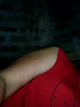 Ttitii99 Adlı Modelin Canlı Sohbet Odası