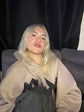 Lia-firee's Live Chat Room