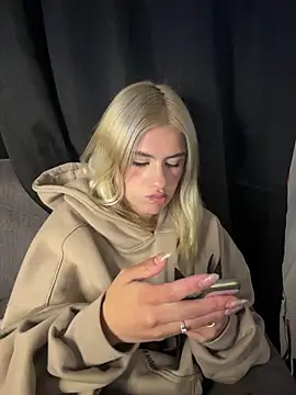 Lia-firee's Live Chat Room