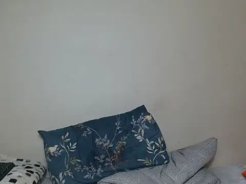 Blonde112's Live Chat Room