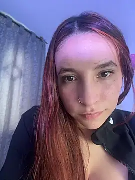 JUANITA-007 Adlı Modelin Canlı Sohbet Odası
