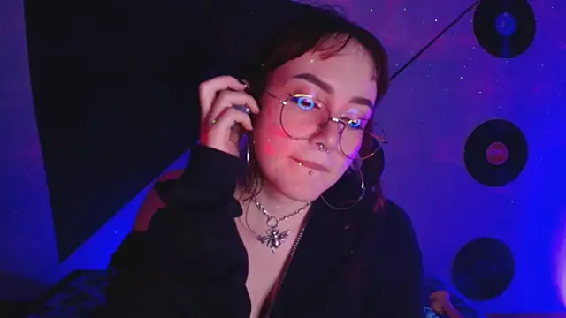 חדר צ'אט בשידור חי של Allissa_Noir