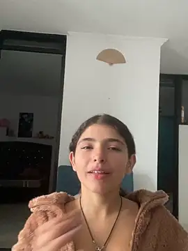 LINDA-0123 Adlı Modelin Canlı Sohbet Odası