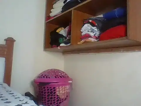חדר צ'אט בשידור חי של Dina_Nina