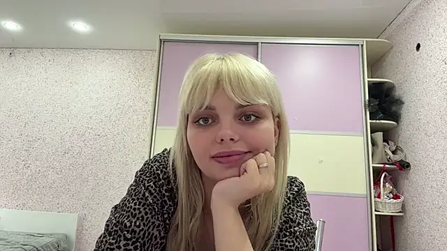 LucilleGrammont Adlı Modelin Canlı Sohbet Odası