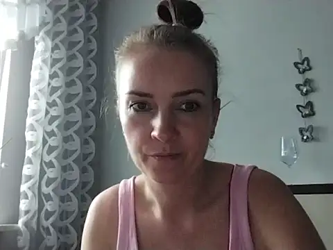 JenniferAlone – Naživo chatovacia miestnosť