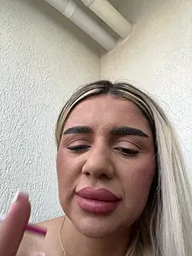 Selinacraz Adlı Modelin Canlı Sohbet Odası