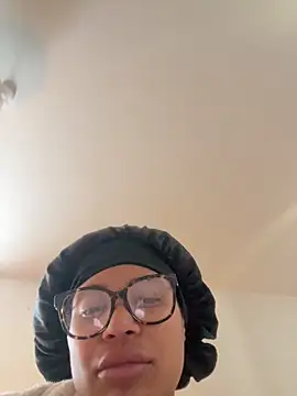 ebonybaddie69 Adlı Modelin Canlı Sohbet Odası