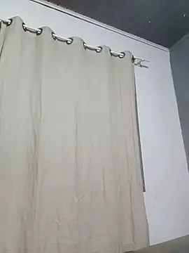 Milabri Adlı Modelin Canlı Sohbet Odası