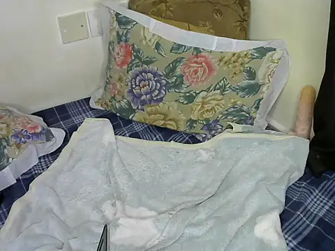 slim_mee Adlı Modelin Canlı Sohbet Odası