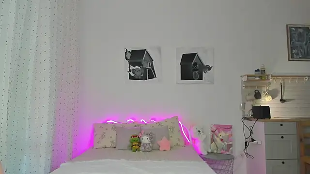 Evie_Tomioka Adlı Modelin Canlı Sohbet Odası