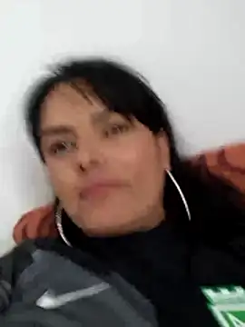 Juanita6908 Adlı Modelin Canlı Sohbet Odası