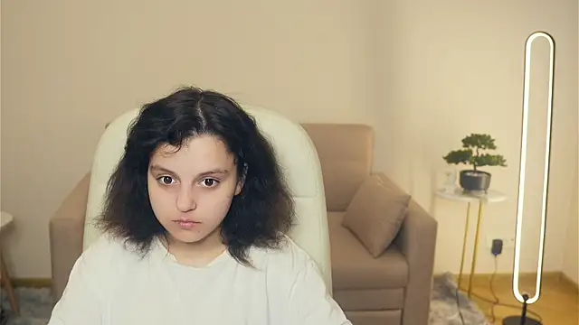 VadaBellotti Adlı Modelin Canlı Sohbet Odası