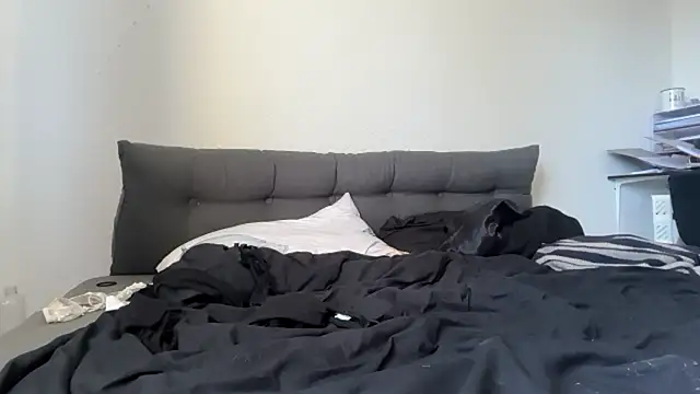 LeaLoveXXX Adlı Modelin Canlı Sohbet Odası