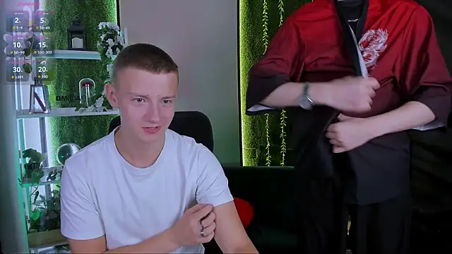 Pokazy przed seks kamerką na żywo – noah_nero