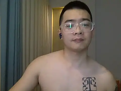 iamtobiasのライブセックスカメラショー