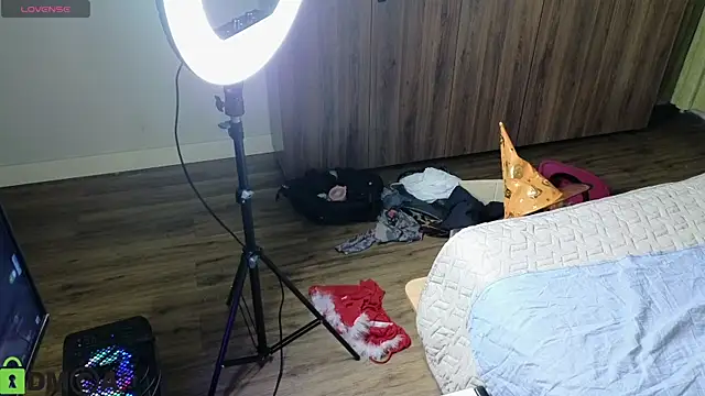 Fox__Cute Adlı Modelin Canlı Sohbet Odası