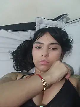 Amaranthaa_222 Adlı Modelin Canlı Sohbet Odası
