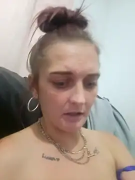 Juicylucy2000 Live Chatrum