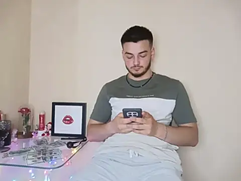 Seks show uživo modela Zevs777s na kameri