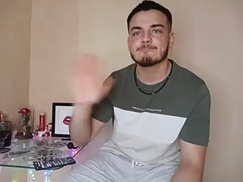 Seks show uživo modela Zevs777s na kameri