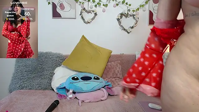 Melanieelovee's Live Chat Room