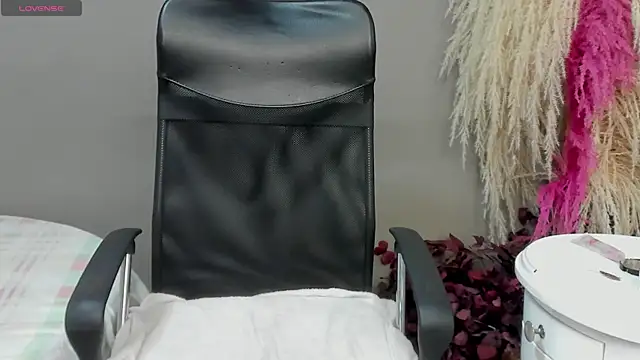 Scarlet_Glow's Live Chat Room