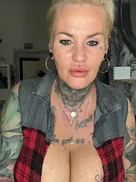InkedMissLaBaehm – live chatrum