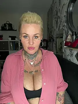 InkedMissLaBaehm: онлайн-чат