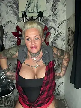 دردشة InkedMissLaBaehm الجنسية المباشرة