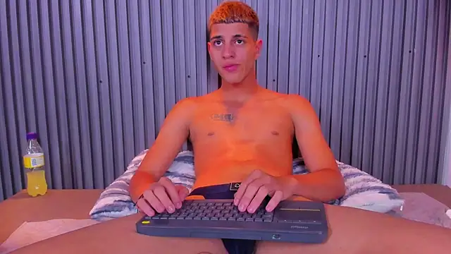 Tyler_Noirn Webbikameraesitys