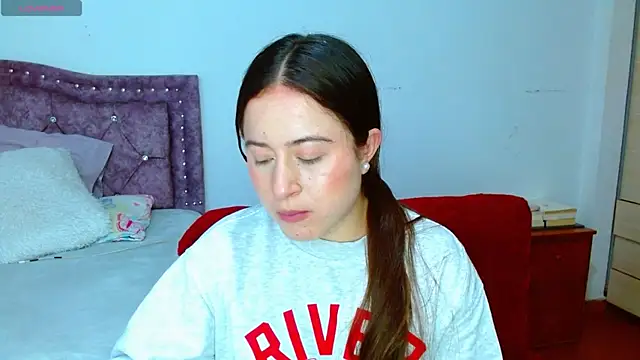 Chat soba uživo modela hanssel_art