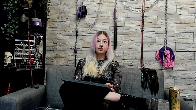 Miss_Kaz – live chatrum