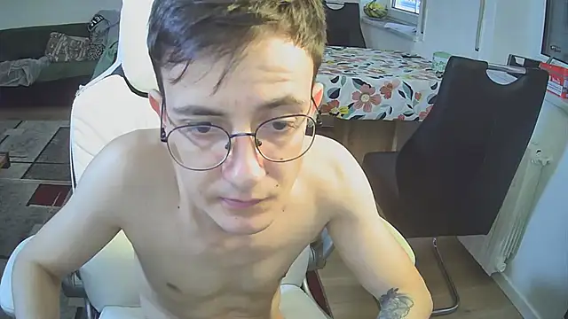 Seks show uživo modela freshpulse07 na kameri