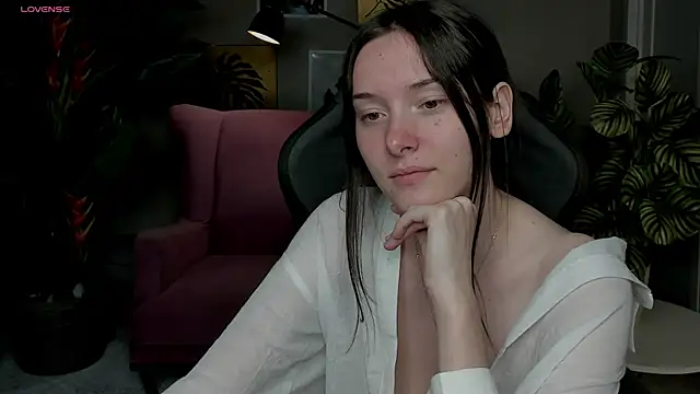 Eva_Leeee Adlı Modelin Canlı Sohbet Odası