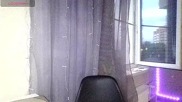 dakota_charm_'s Live Chat Room