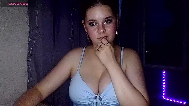 dakota_charm_'s Live Chat Room