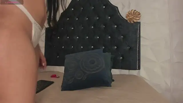 Chloe_moon1 Adlı Modelin Canlı Sohbet Odası