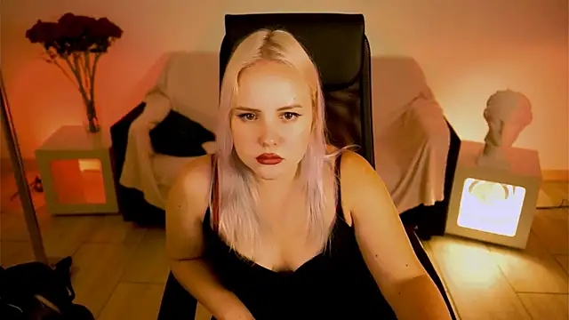 stellawatts' Live Chat Room