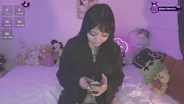 חדר צ'אט בשידור חי של hina_ht