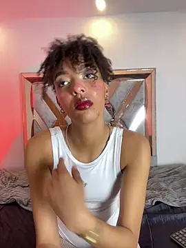 Kiara_Kamau_XXX's Live Chat Room